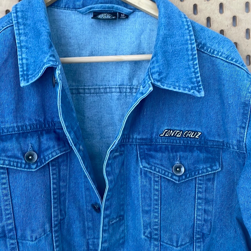 size M ✨Santa Cruz✨ jean jacket with logo on back